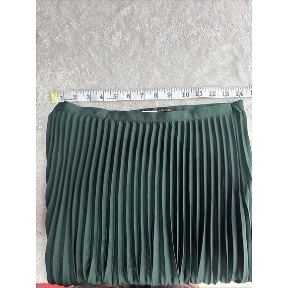 Banana Republic Satin Pleated Skirt Hunter Green Midi Petite 4P NWT Style 798408 - Picture 10 of 12